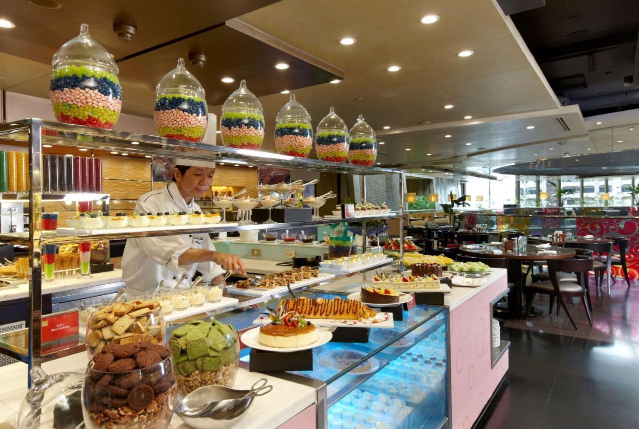 แชงกรี-ลา ฟาร์อีสเทิร์น ไทเป Hotel ภายนอก รูปภาพ The dessert counter at the buffet