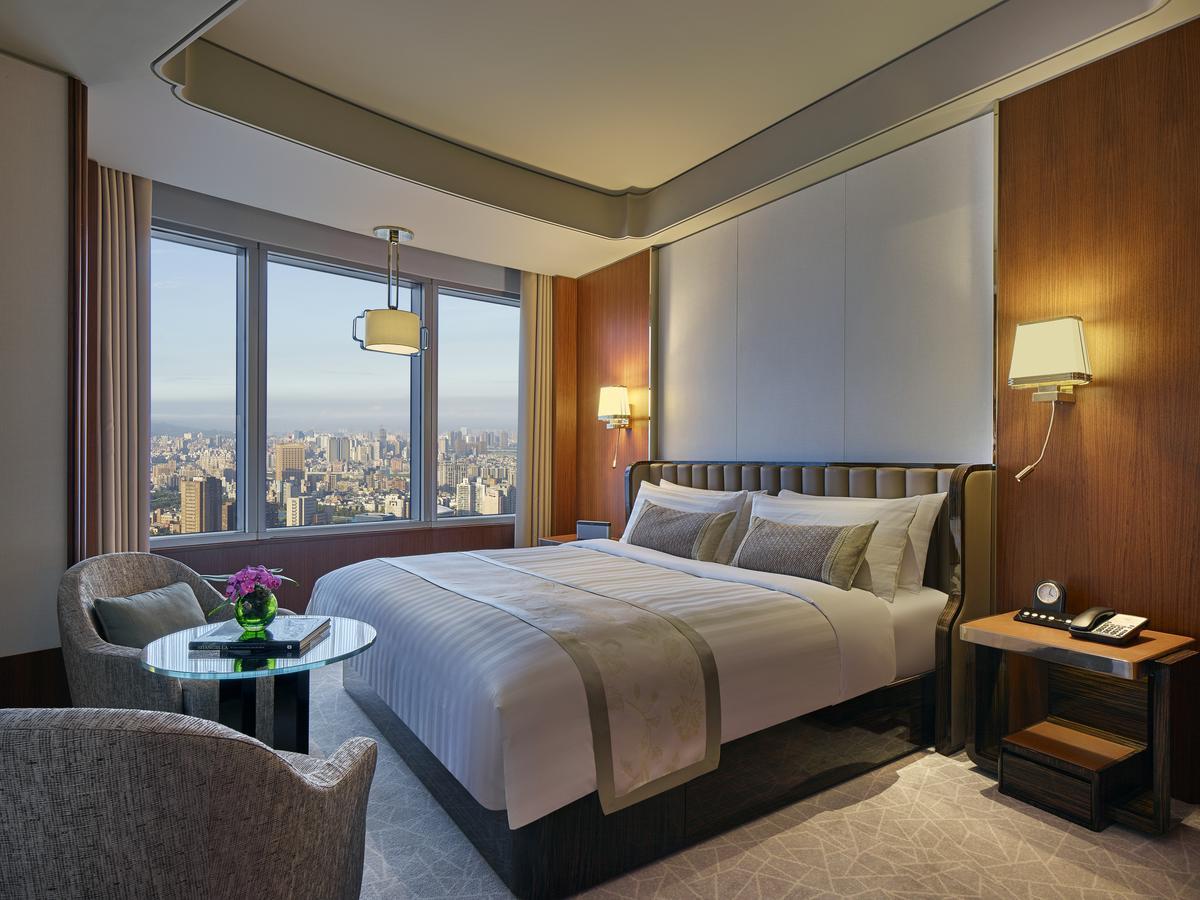 แชงกรี-ลา ฟาร์อีสเทิร์น ไทเป Hotel ภายนอก รูปภาพ A bedroom at the hotel